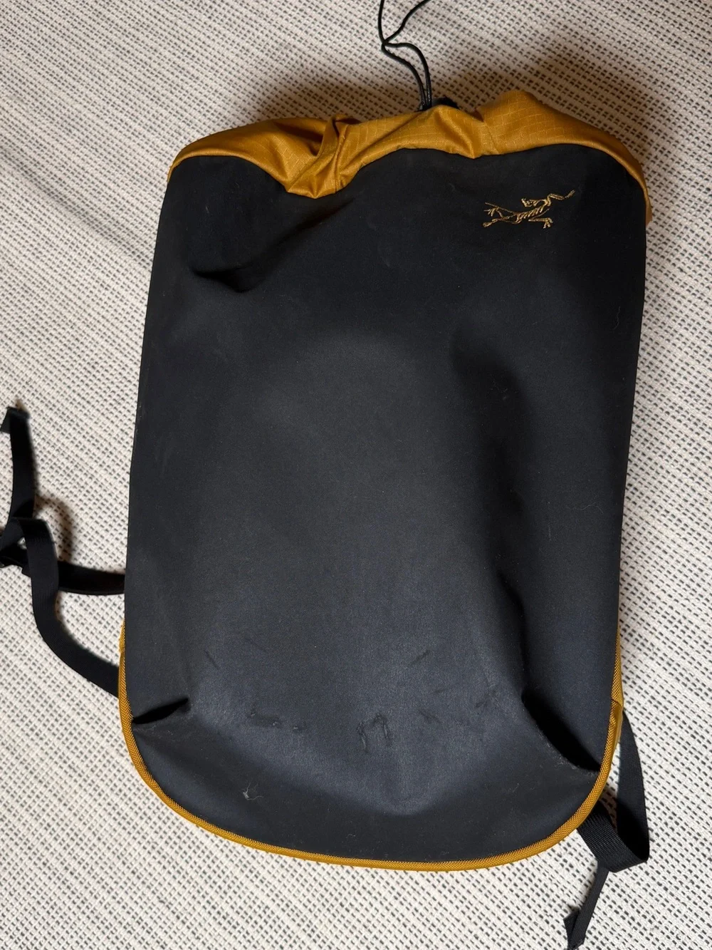 Arc'teryx Arro 20 | Black and Yellow | Backpack
